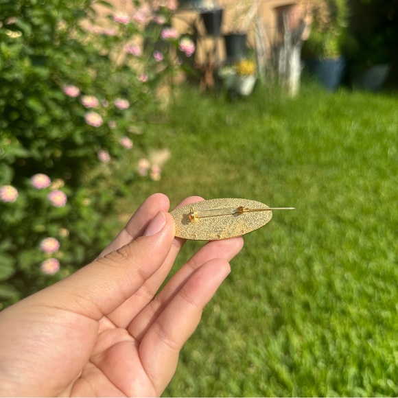 Amera Custom Name Tag Gold Tone Brooch/Pin - Picture 5 of 9